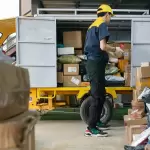 图–年业务量剑指1800亿件：中国快递业如何跑出经济复苏“加速度”？–上海枫语物流