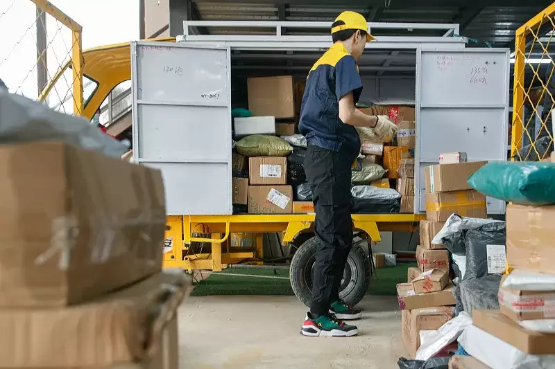 图–年业务量剑指1800亿件：中国快递业如何跑出经济复苏“加速度”？–上海枫语物流